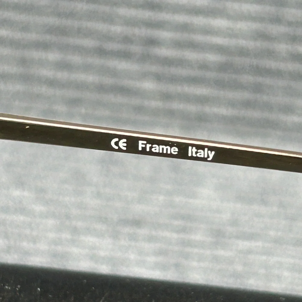 Vintage Italy Gold Oval Metal Eyeglass Frames MOD L1008 50-18-135 Col 80